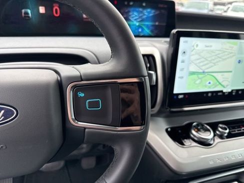 Used 2025 Ford Expedition Active image 15