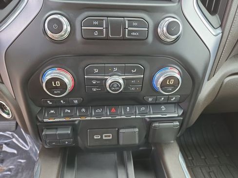 Used 2019 GMC Sierra 1500 SLT w/ SLT Premium Plus Package AWD/4WD image 28