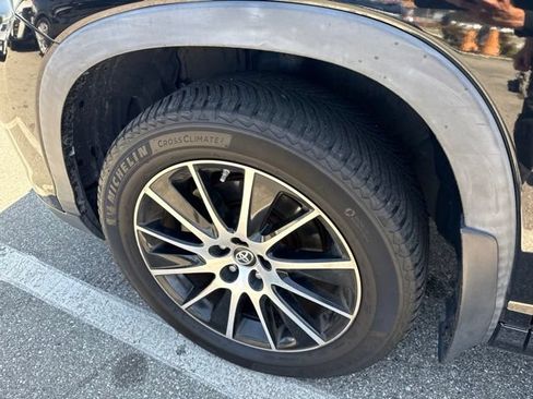 Used 2018 Toyota Highlander SE AWD/4WD image 5