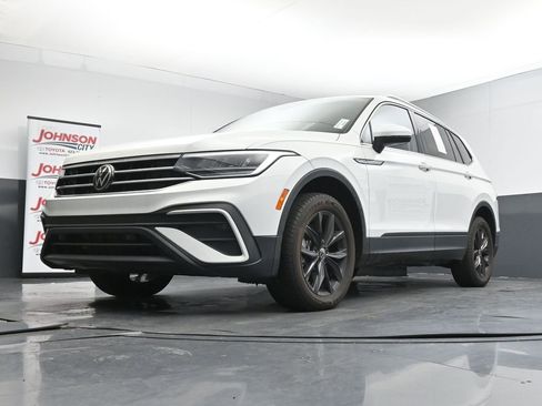 Used 2024 Volkswagen Tiguan SE AWD/4WD image 35