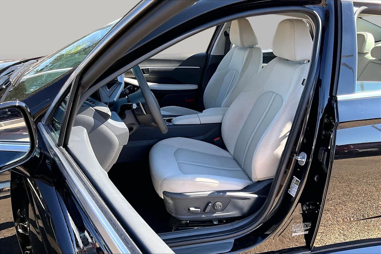 Used 2025 Hyundai Sonata SEL FWD image 8