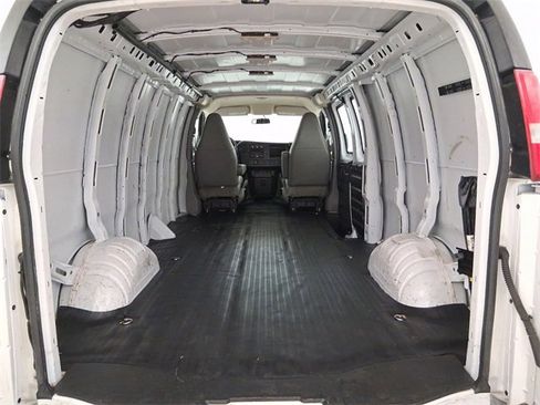Used 2017 Chevrolet Express 3500 Extended image 17