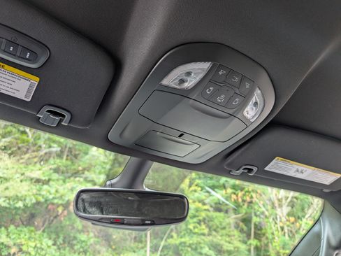Used 2026 Chrysler Pacifica Select FWD image 32