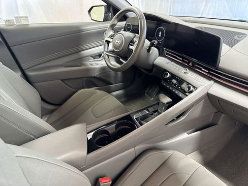 Used 2025 Hyundai Elantra SEL FWD image 27