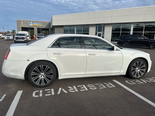 Used 2013 Chrysler 300 S RWD image 3