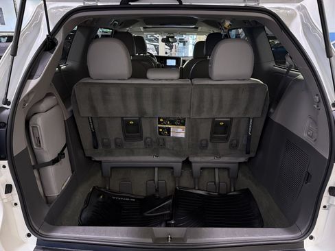 Used 2018 Toyota Sienna XLE Premium FWD image 30