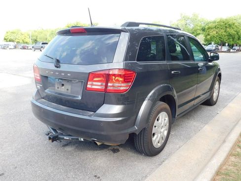 Used 2020 Dodge Journey SE FWD image 4