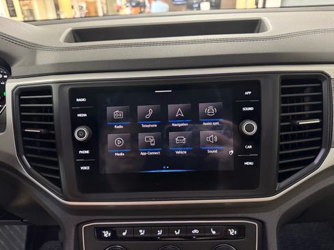 Used 2021 Volkswagen Atlas Cross Sport SE AWD/4WD image 22