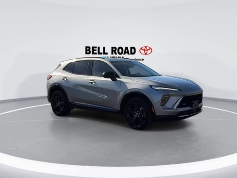 Used 2025 Buick Envision Sport Touring image 2