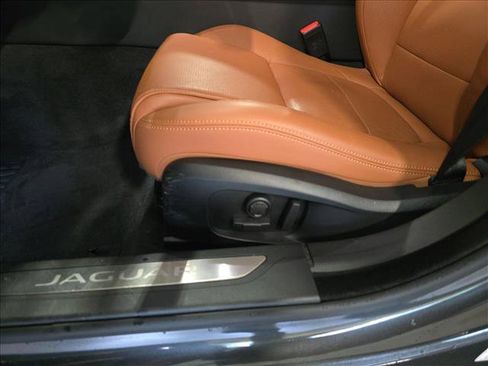 Used 2024 Jaguar XF R-Dynamic SE AWD/4WD image 29