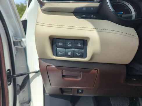 Used 2021 Toyota Highlander Platinum AWD/4WD image 20