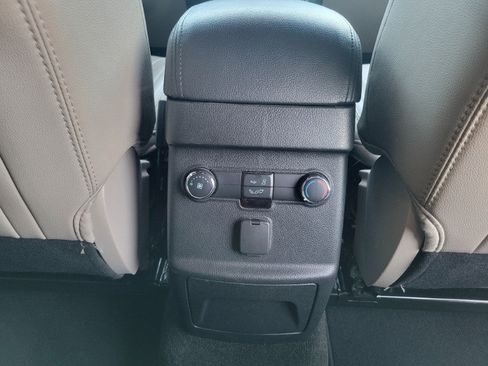 Used 2018 Ford Explorer XLT w/ Equipment Group 202A AWD/4WD image 31