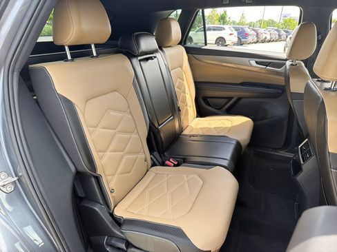 Used 2024 Volkswagen Atlas Cross Sport SE AWD/4WD image 23