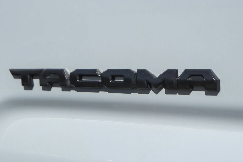 Used 2018 Toyota Tacoma TRD Off-Road AWD/4WD image 42