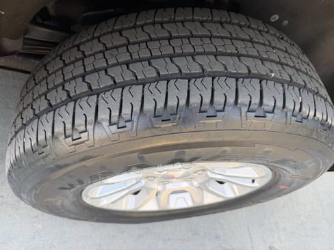 Used 2017 GMC Yukon XL SLT AWD/4WD image 13