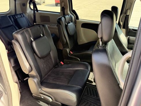 Used 2018 Dodge Grand Caravan SXT FWD image 11