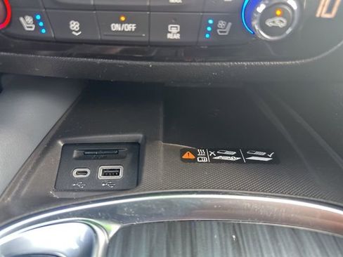 Used 2024 Buick Enclave Premium image 39