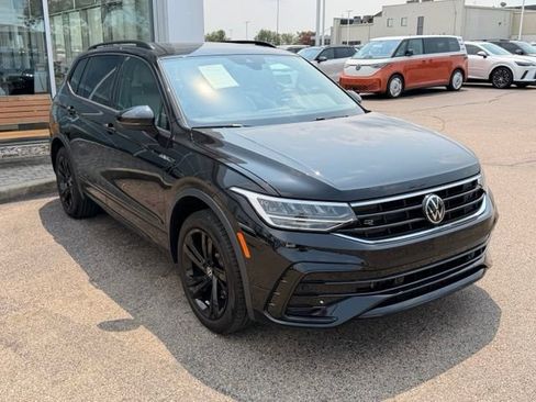 Certified 2023 Volkswagen Tiguan SE R-Line FWD image 5