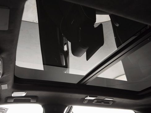 Used 2025 Cadillac Escalade ESV V image 34