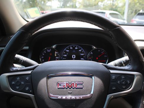 Used 2019 GMC Acadia Denali w/ Technology Package FWD image 32