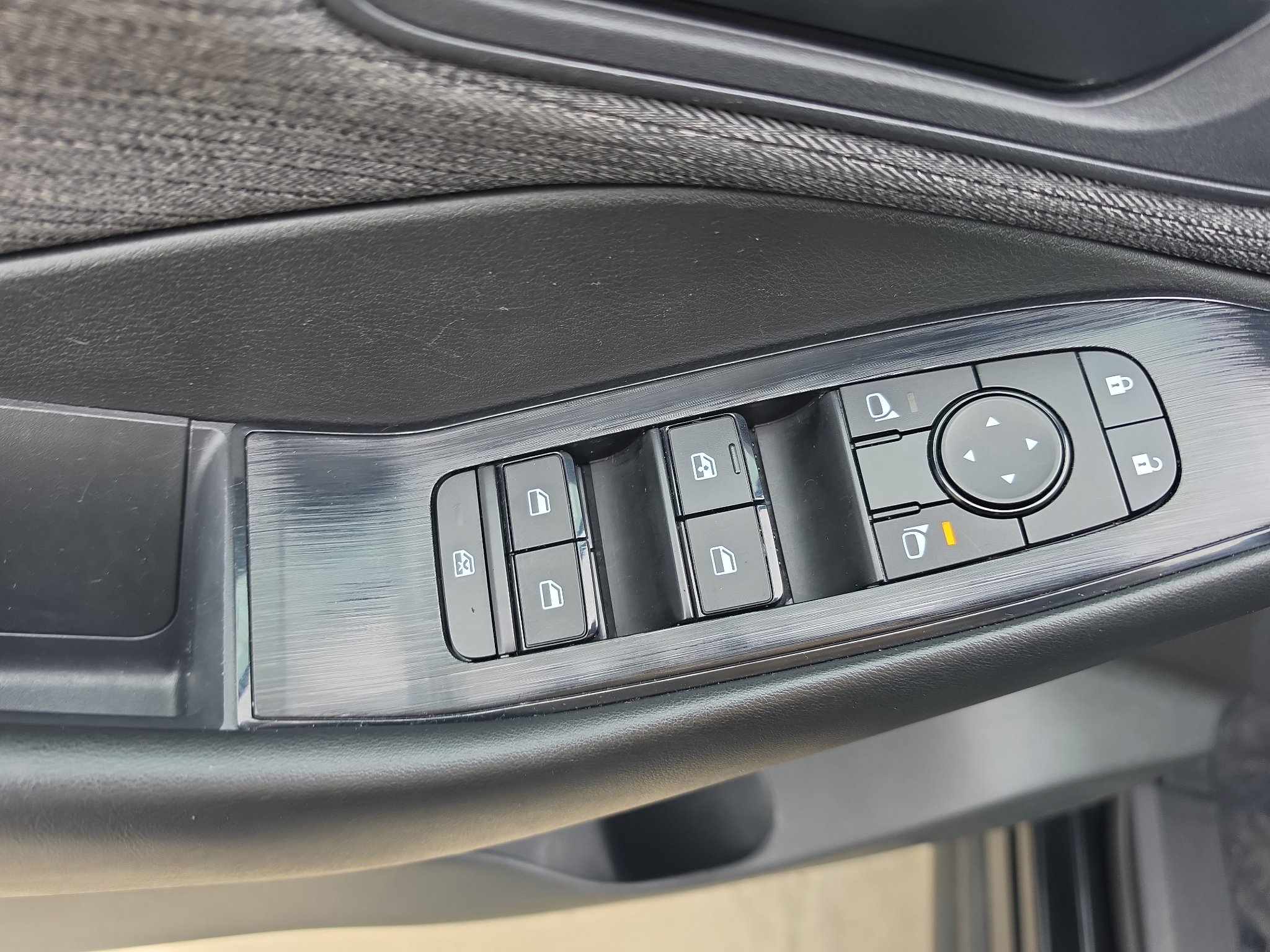 Used 2023 Nissan Rogue S FWD image 20