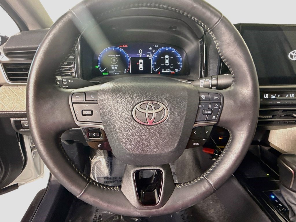 Used 2025 Toyota Camry XLE FWD image 12
