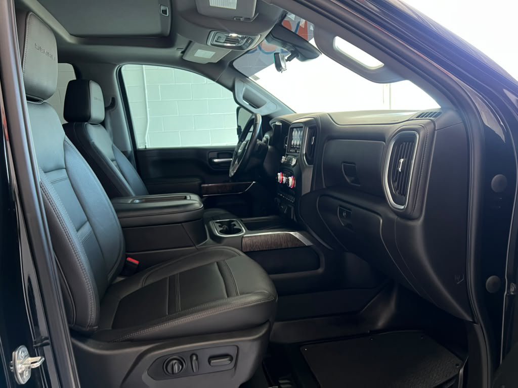 Used 2022 GMC Sierra 2500 Denali w/ Denali Black Diamond Edition AWD/4WD image 26