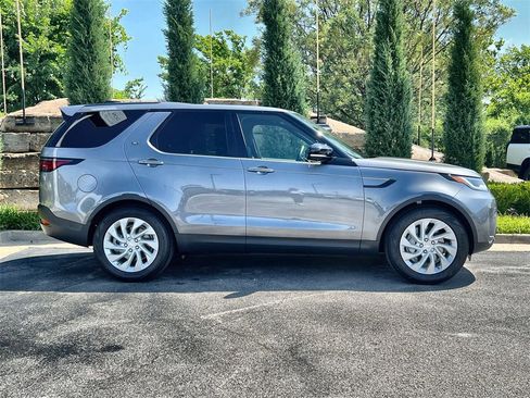 Used 2025 Land Rover Discovery S image 6