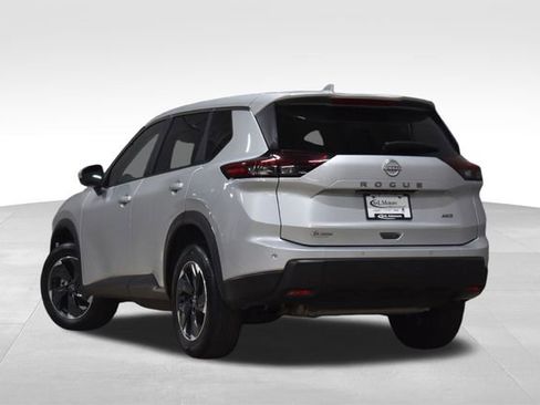 Used 2025 Nissan Rogue SV image 2