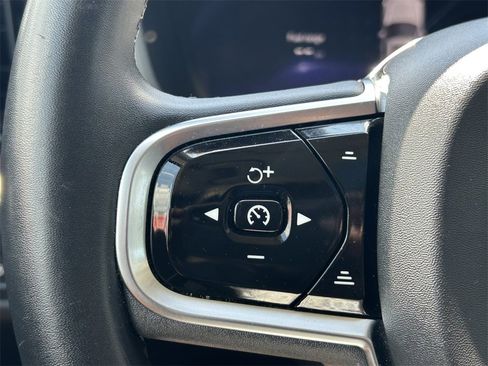 Used 2024 Volvo XC60 B5 Plus image 33