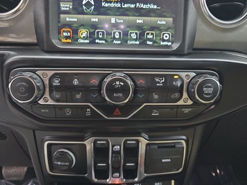 Used 2022 Jeep Wrangler Unlimited Sahara w/ Cold Weather Group AWD/4WD image 21