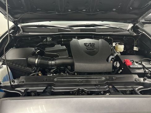 Certified 2023 Toyota Tacoma SR5 AWD/4WD image 11