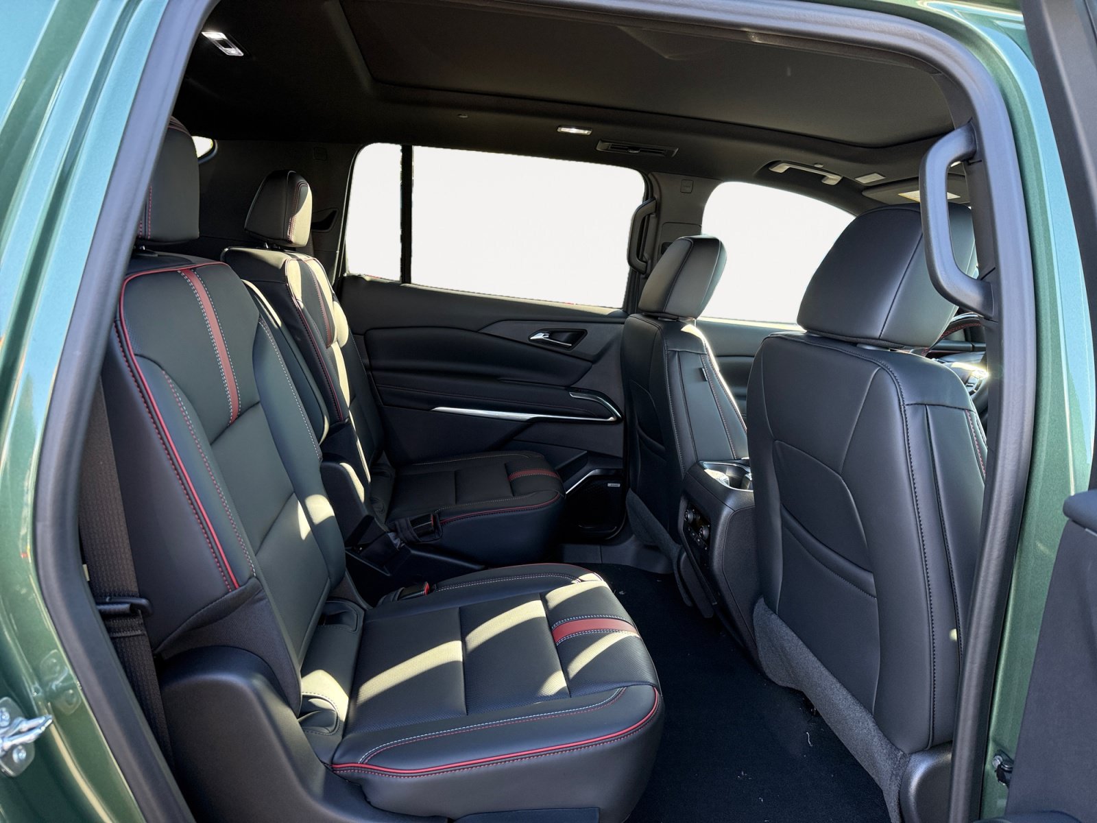 New 2027 Chevrolet Traverse RS AWD/4WD image 18