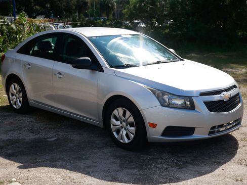 Used 2014 Chevrolet Cruze LS image 15