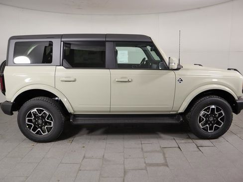 New 2025 Ford Bronco Outer Banks image 4