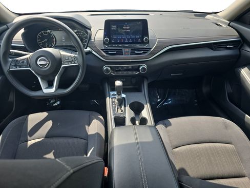Used 2025 Nissan Altima 2.5 SV FWD image 9