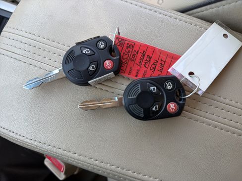 Used 2012 Lincoln MKZ FWD image 37