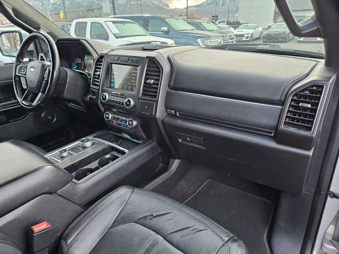 Used 2018 Ford Expedition Limited image 32