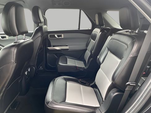 Used 2023 Ford Explorer XLT w/ Equipment Group 202A image 39