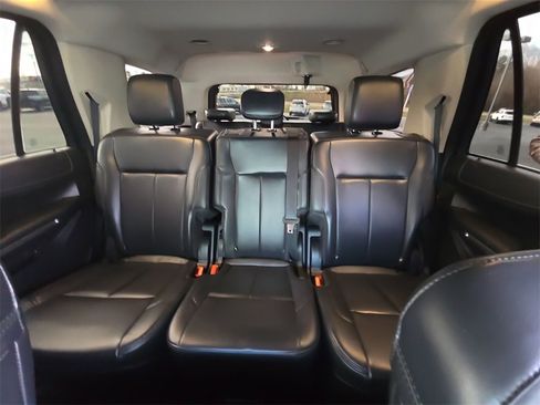 Used 2024 Ford Expedition XLT image 27