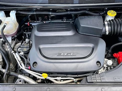 Used 2023 Chrysler Pacifica Touring-L FWD image 31