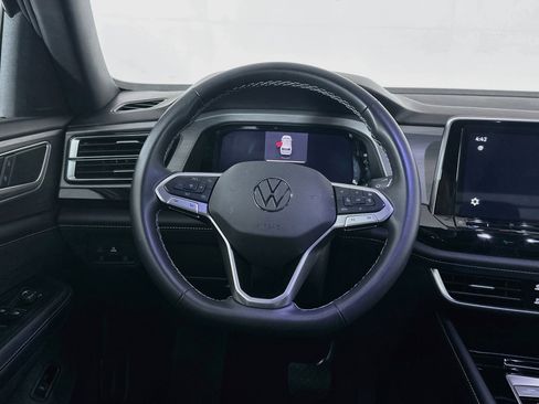 Used 2025 Volkswagen Atlas Cross Sport SE FWD image 18