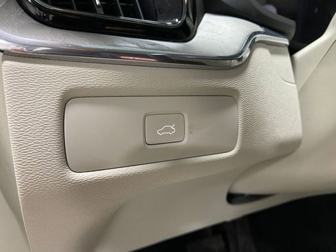 Used 2023 Volvo XC60 B5 Plus image 20