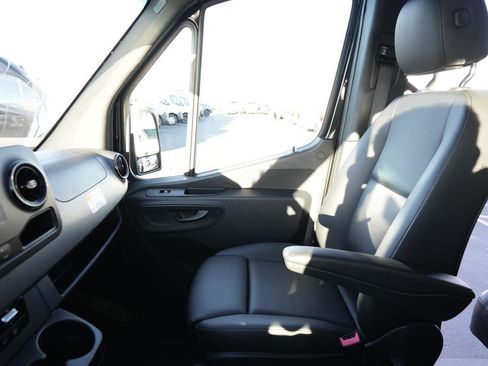 Used 2023 Mercedes-Benz Sprinter 2500 image 17