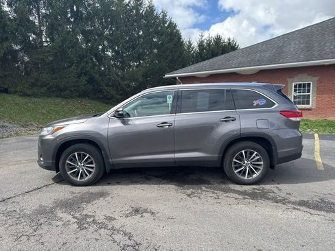 Used 2019 Toyota Highlander XLE AWD/4WD image 7