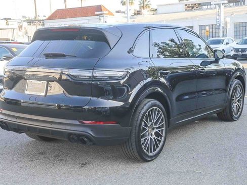 Used 2023 Porsche Cayenne Platinum Edition image 8