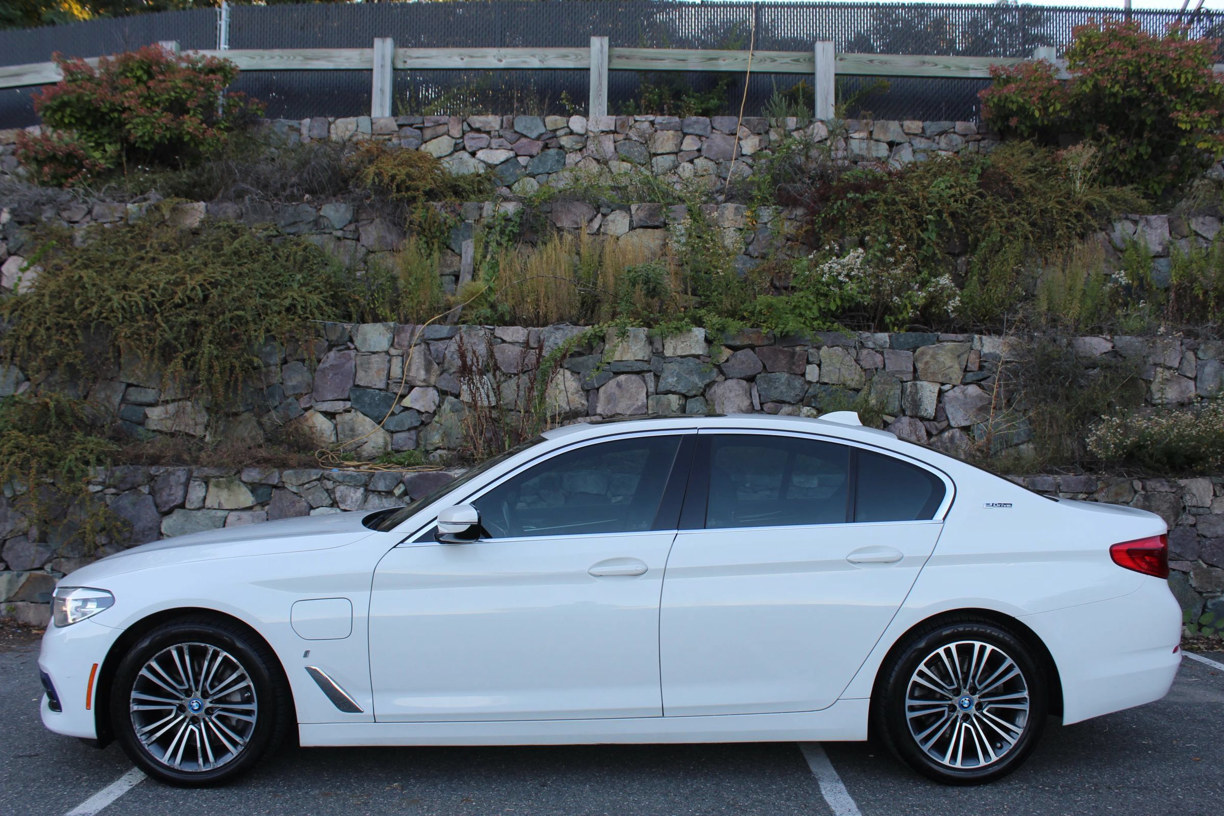 Used 2019 BMW 530e xDrive AWD/4WD image 6