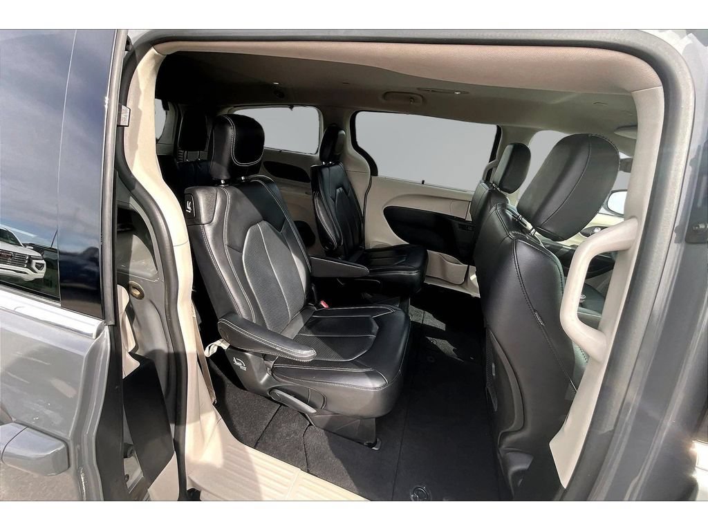 Used 2022 Chrysler Pacifica Touring-L FWD image 25