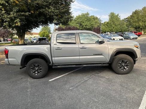 Used 2021 Toyota Tacoma SR5 w/ Trail Edition image 7