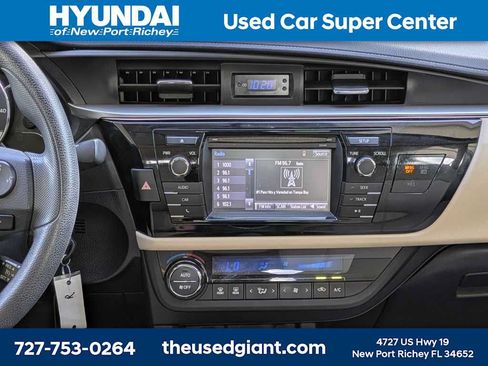 Used 2015 Toyota Corolla LE FWD image 18